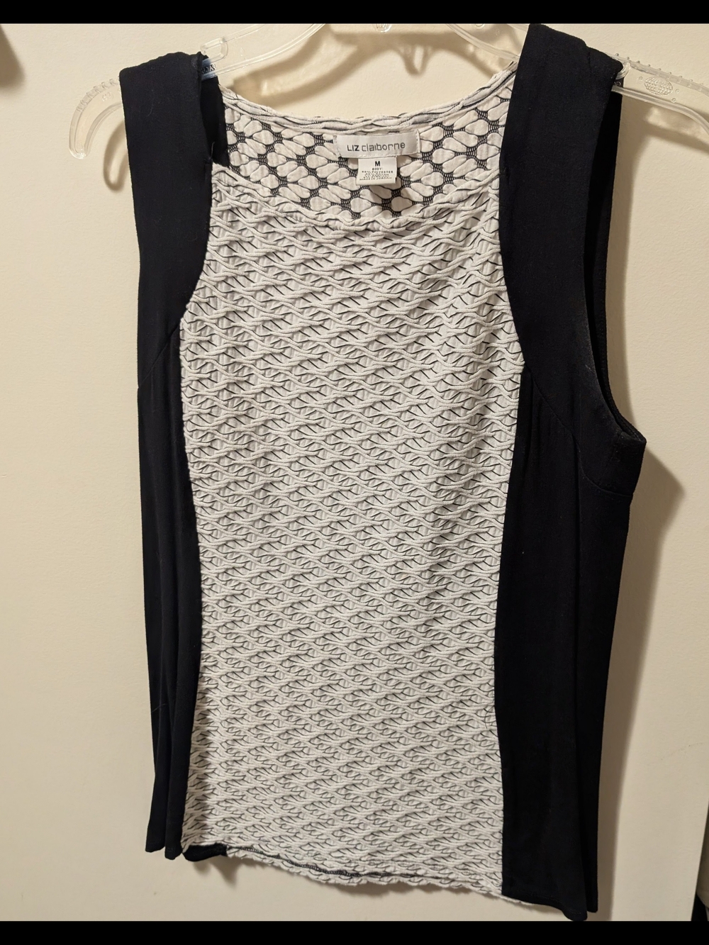 Liz Claiborne White and Black Textured Knit Sleeveless Top